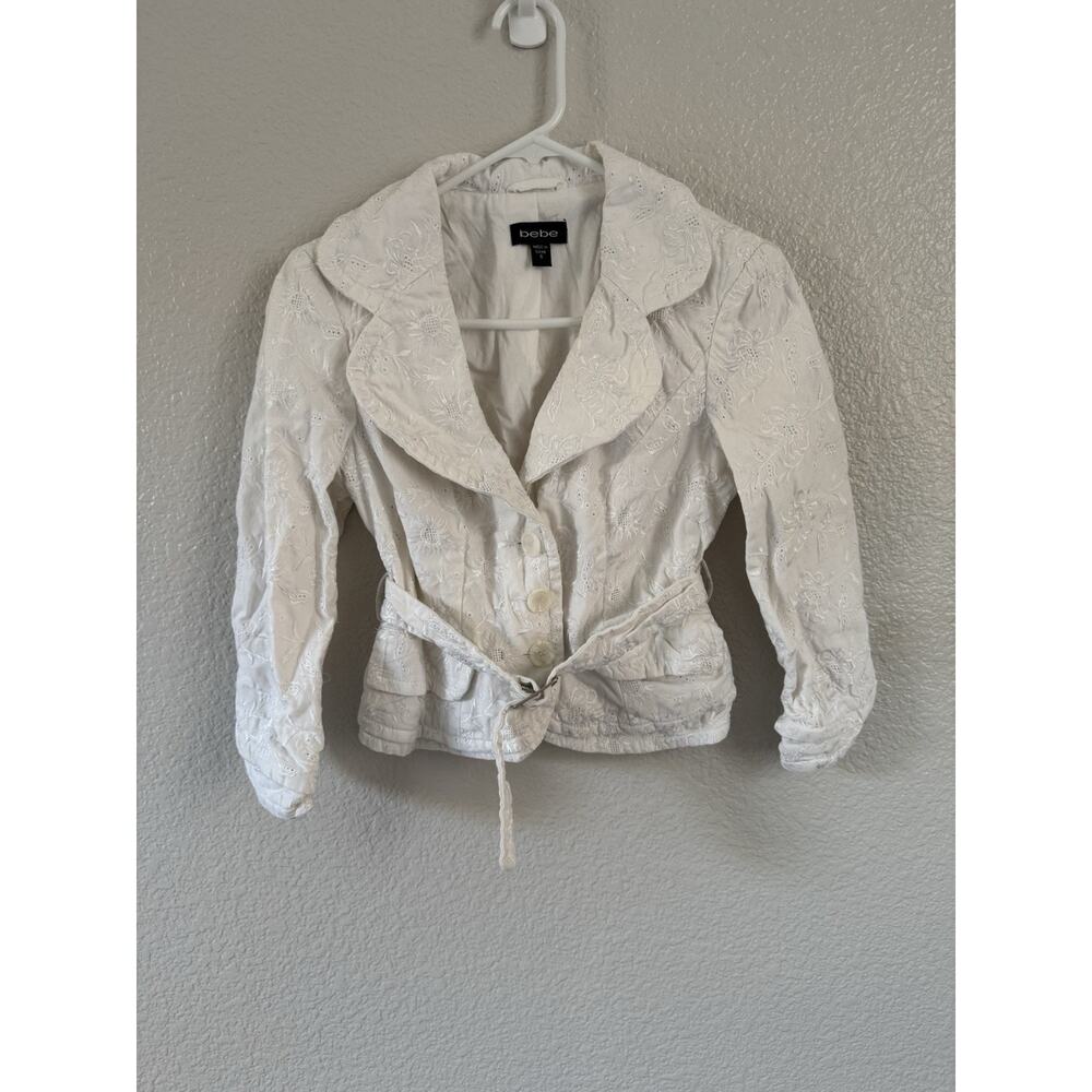 Bebe White Floral Embroidered Jacket Size 6 Belted Waist Elegant City Style EUC - Picture 7 of 8